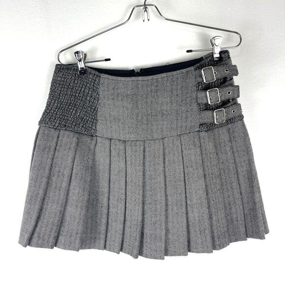 90s Y2K Moda International Grey White Chevron Pleated Buckle Mini Skirt Womens 6 - Picture 1 of 11